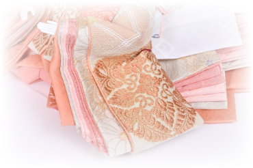 画像：裾は6枚おくみ同系色の色重ね