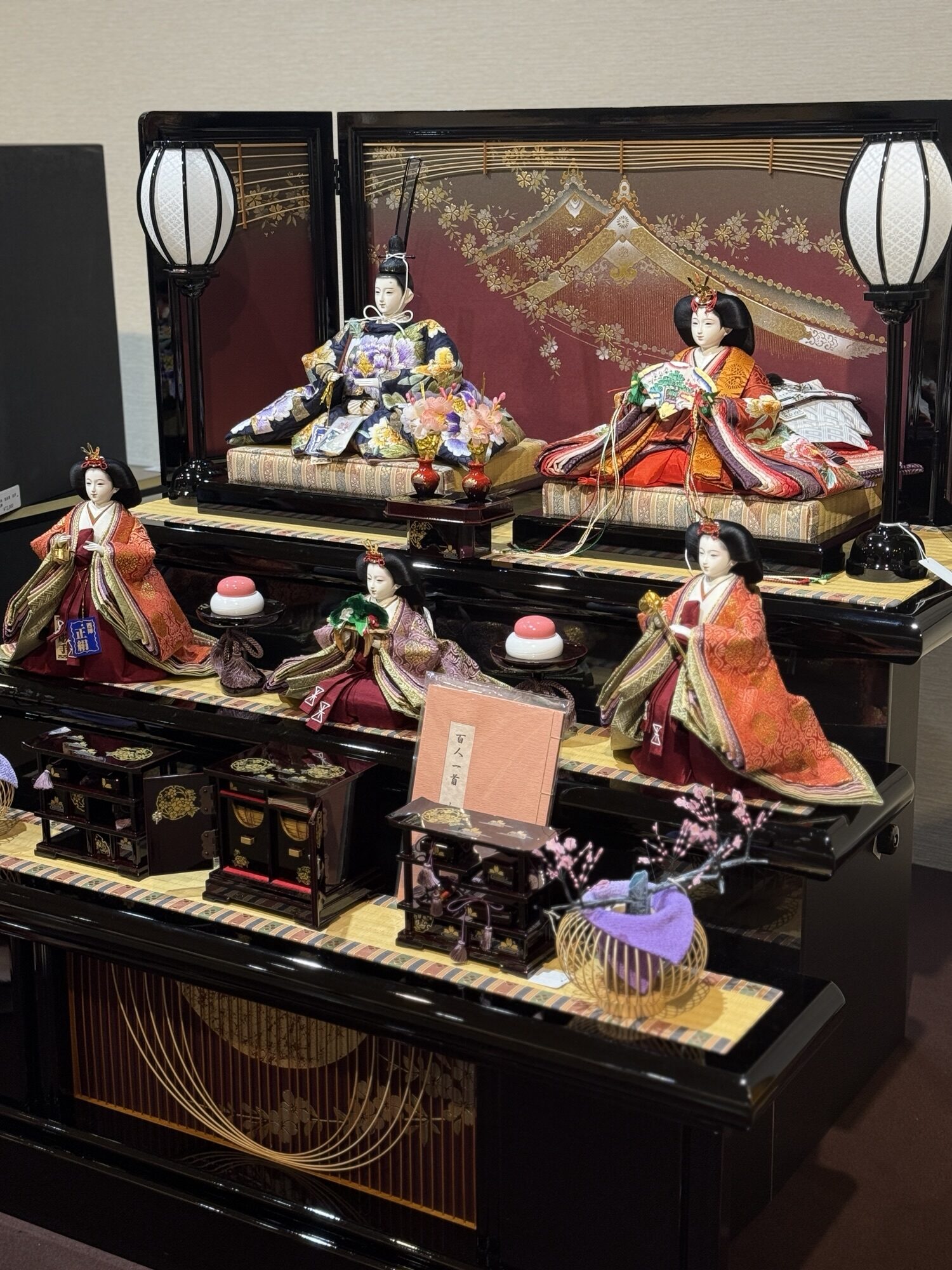 望月龍翠作　牡丹刺繍　竹細工三段飾りの画像